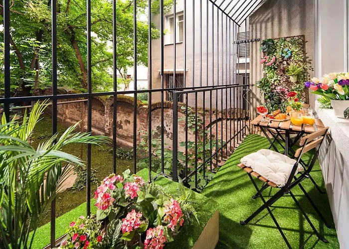 아파트 Your Spacious With Terrace & 3 Acs 소피아