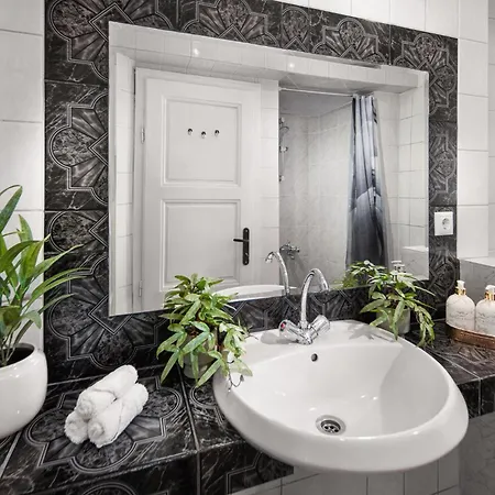 公寓 Your Spacious With Terrace & 3 Acs *